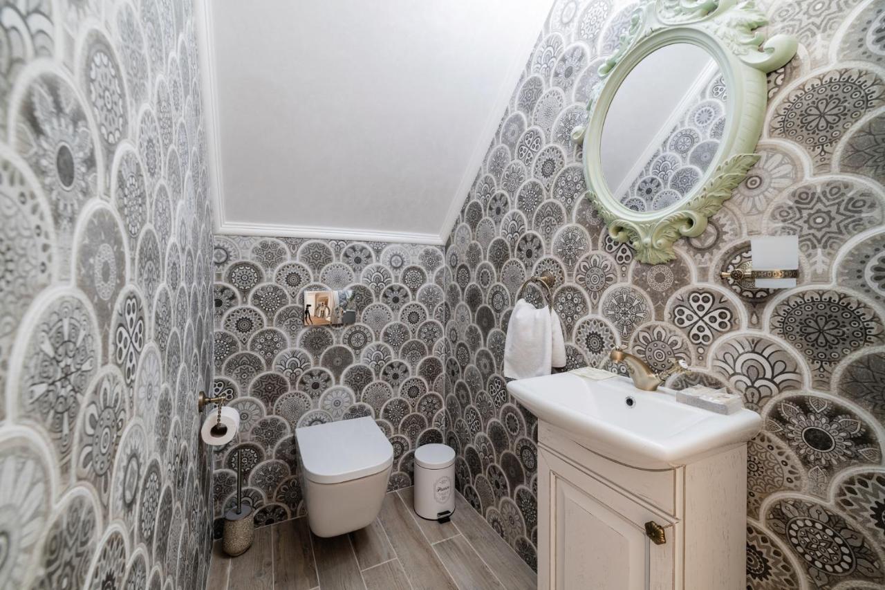 Vip Apartment On Duhnovicha Street .Free Parking. Úzhgorod Exterior foto